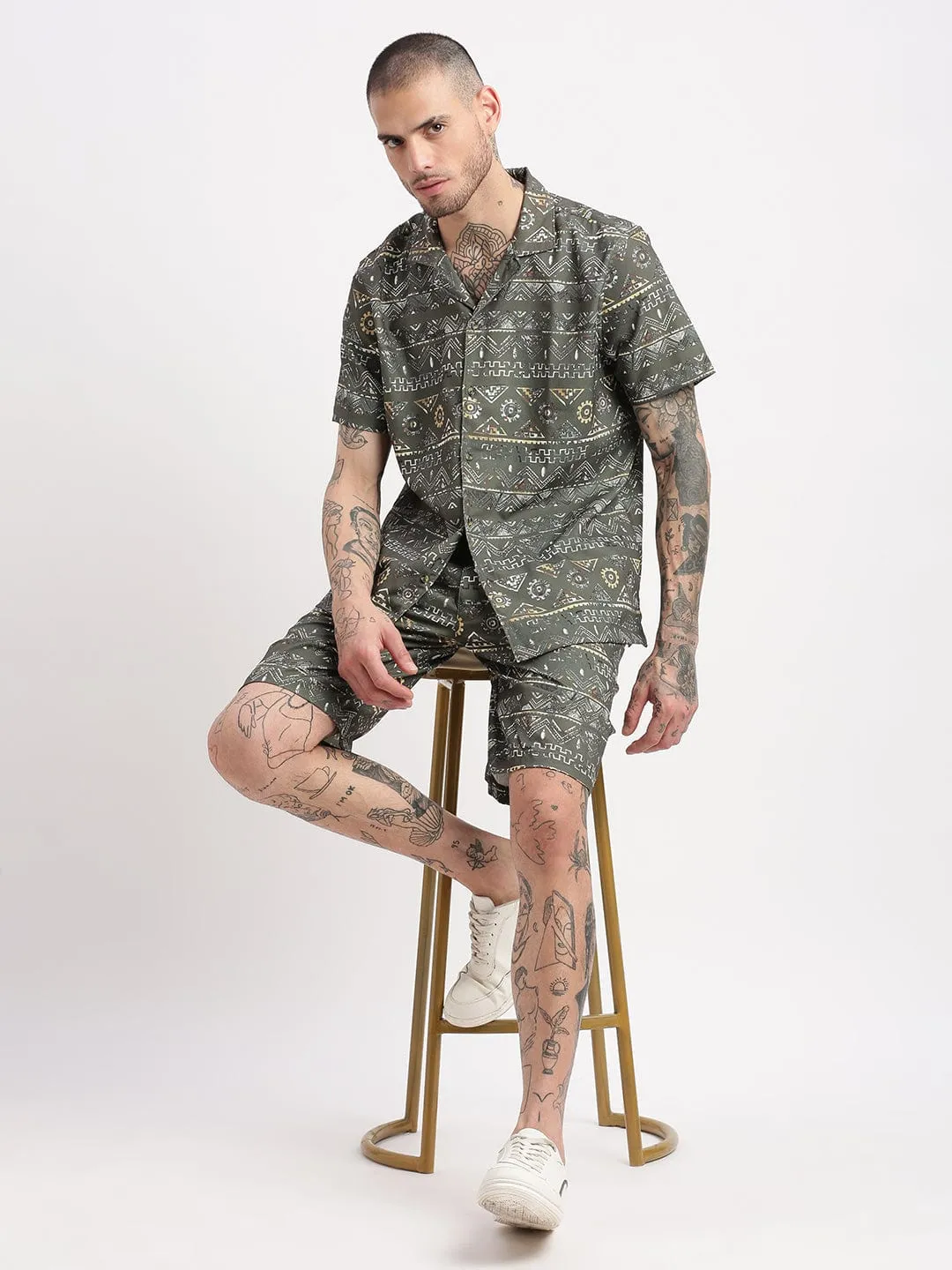 Men Geometric Print Cuban Collar Olive Co Ords Set