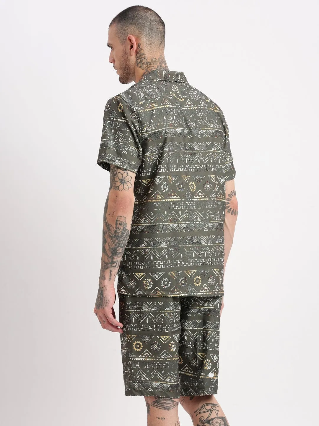 Men Geometric Print Cuban Collar Olive Co Ords Set