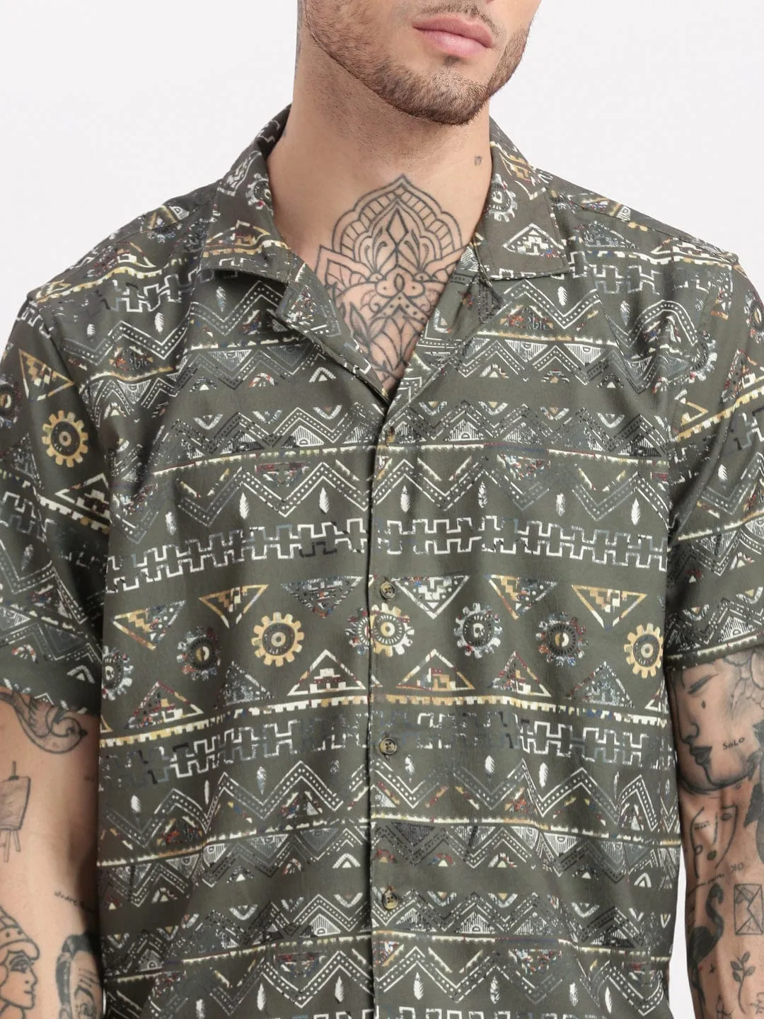 Men Geometric Print Cuban Collar Olive Co Ords Set