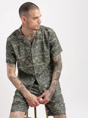 Men Geometric Print Cuban Collar Olive Co Ords Set