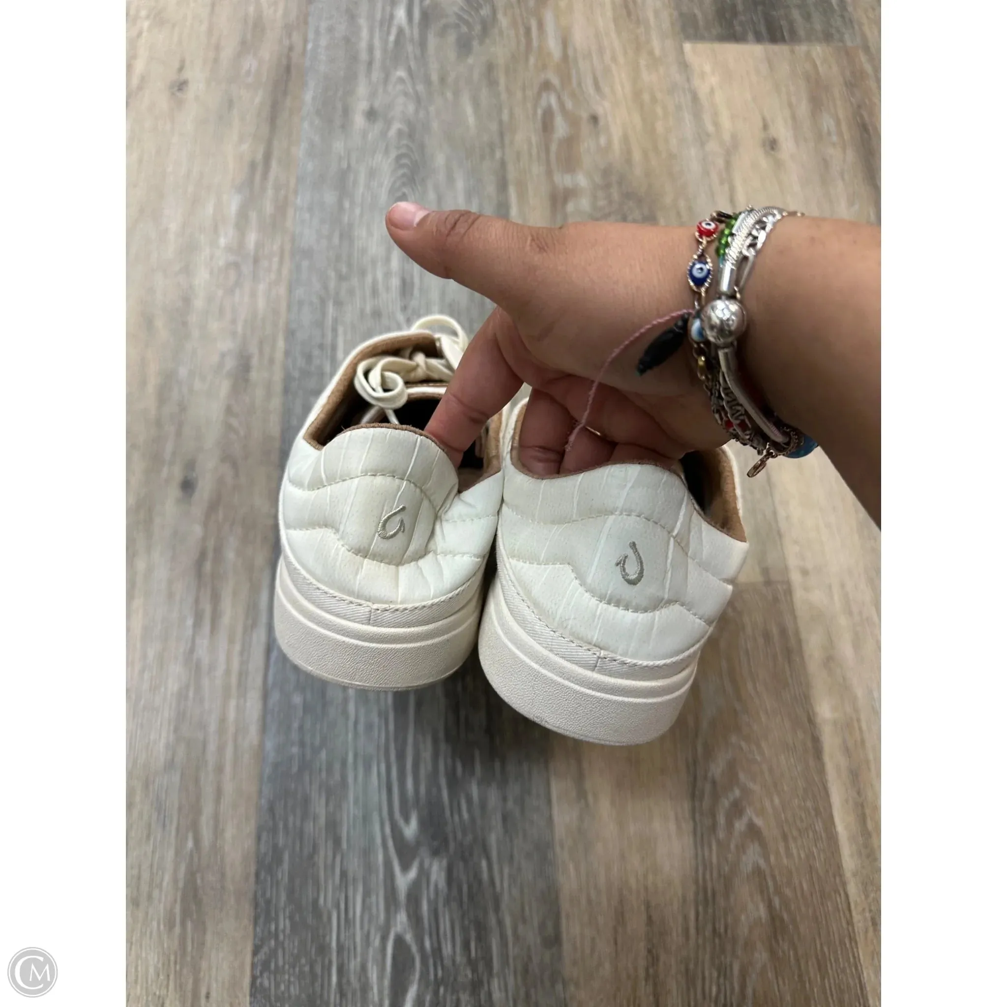 Shoes Flats By Olukai In Cream, Size: 8.5
